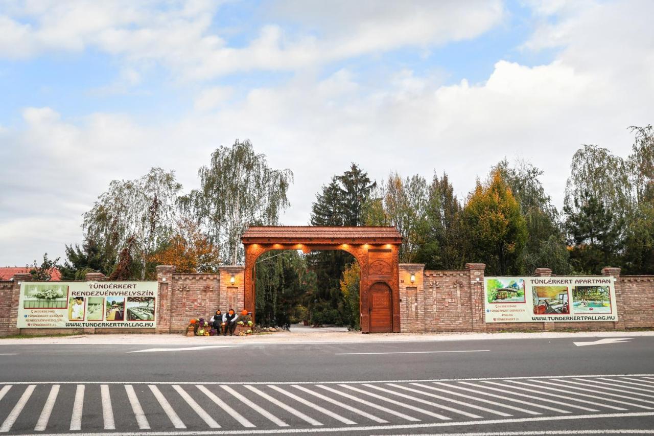 Tuenderkert Apartman Debrecen Bagian luar foto