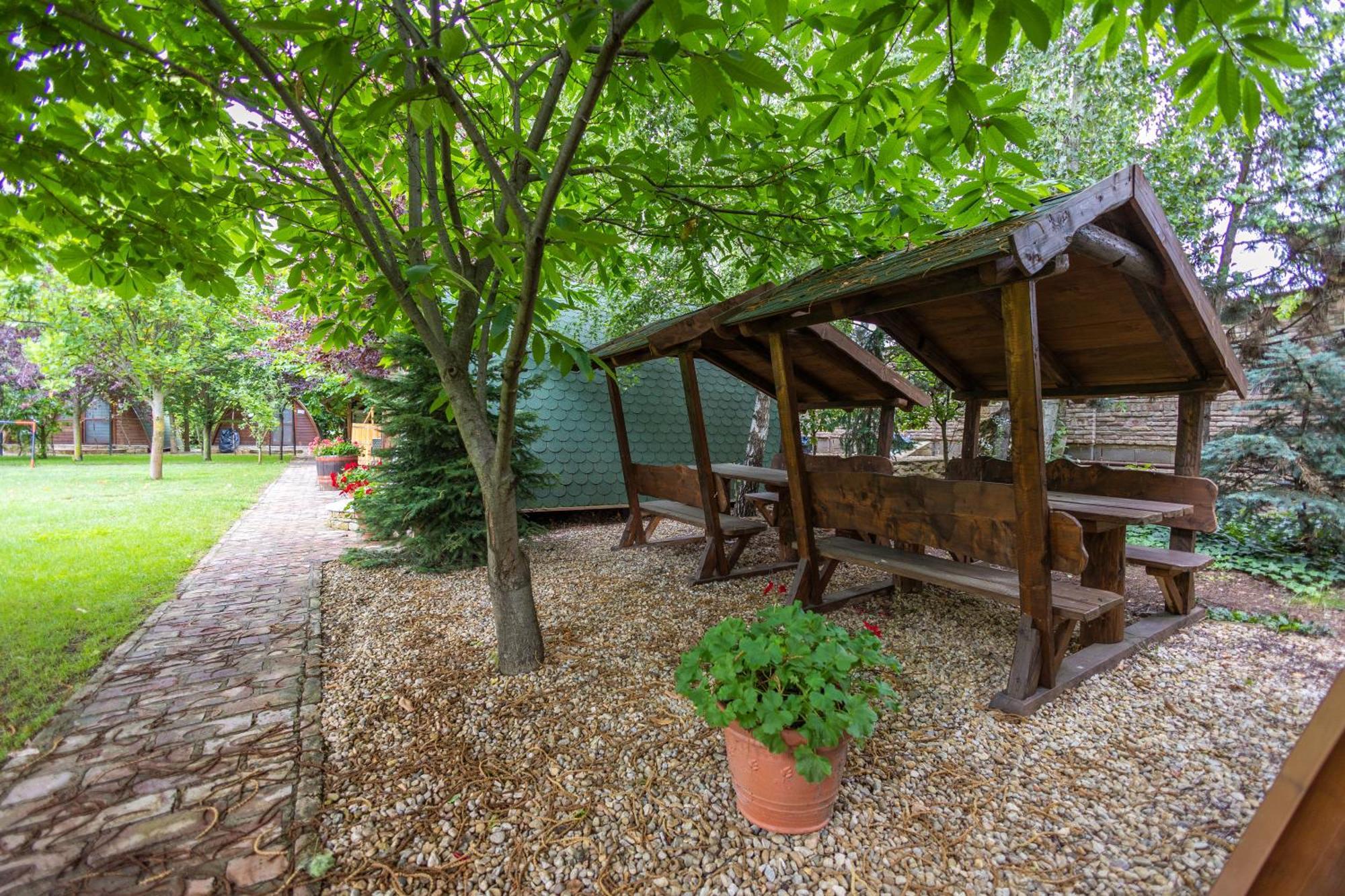 Tuenderkert Apartman Debrecen Bagian luar foto