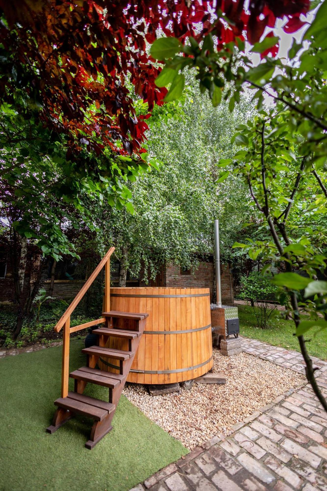 Tuenderkert Apartman Debrecen Bagian luar foto
