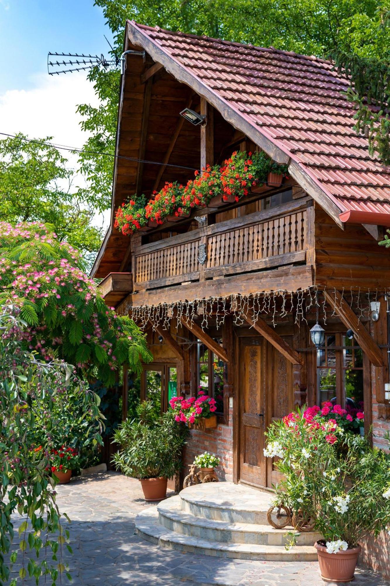Tuenderkert Apartman Debrecen Bagian luar foto